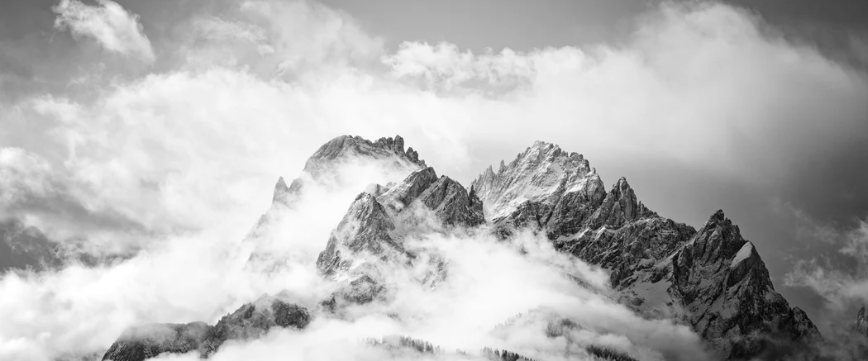 Panorama de fondo de los picos dolomíticos