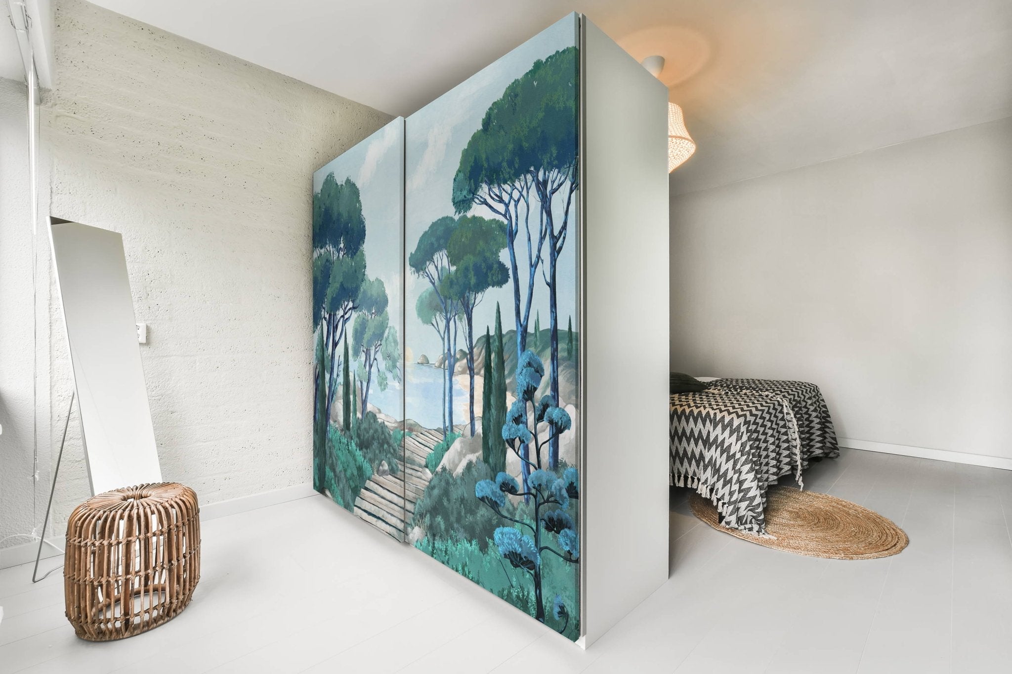 Comment habiller des portes placard avec du papier peint ?