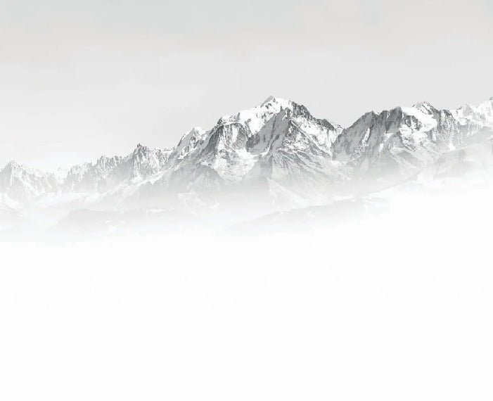 Papel pintado blanco y negro Mont Blanc en la niebla