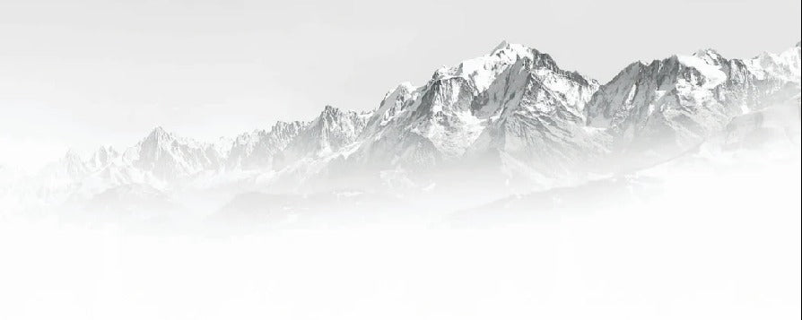Papel pintado blanco y negro Mont Blanc en la niebla