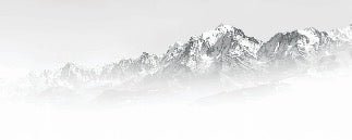 Papel pintado blanco y negro Mont Blanc en la niebla