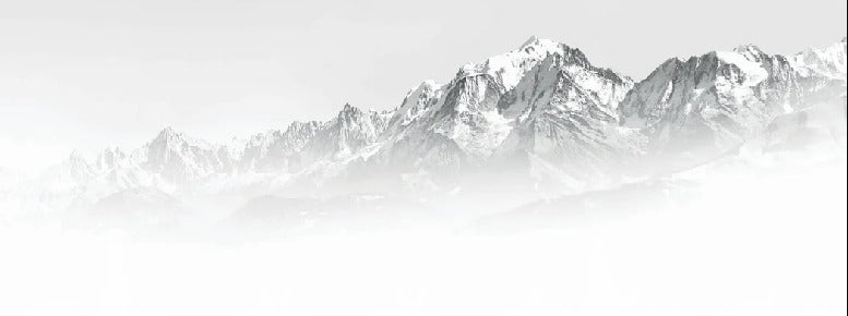 Papel pintado blanco y negro Mont Blanc en la niebla