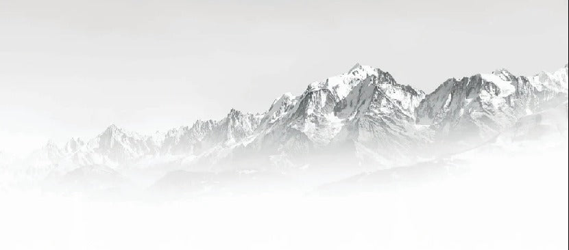 Papel pintado blanco y negro Mont Blanc en la niebla