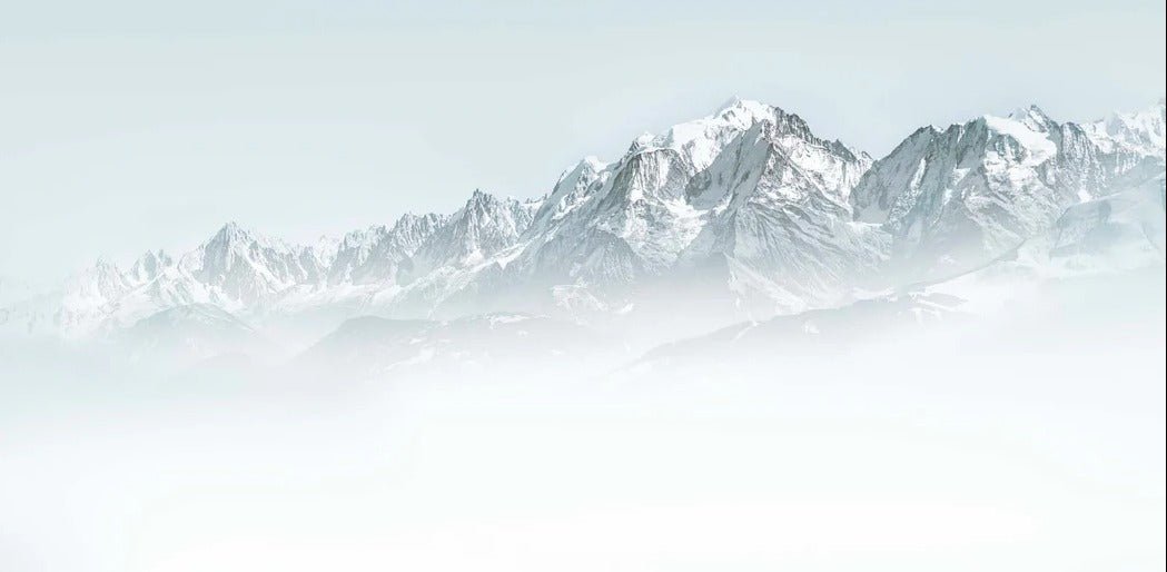 Papel pintado Mont Blanc en la niebla azul