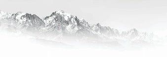 Papel pintado blanco y negro Mont Blanc en la niebla