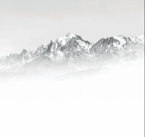 Papel pintado blanco y negro Mont Blanc en la niebla