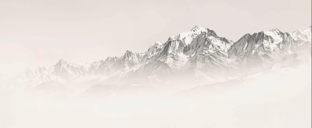 Papel pintado Mont Blanc en niebla sepia