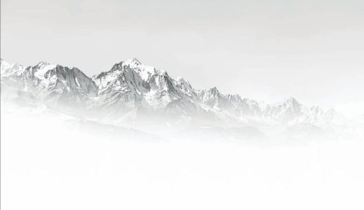 Papel pintado oficina blanco y negro Mont Blanc en la niebla