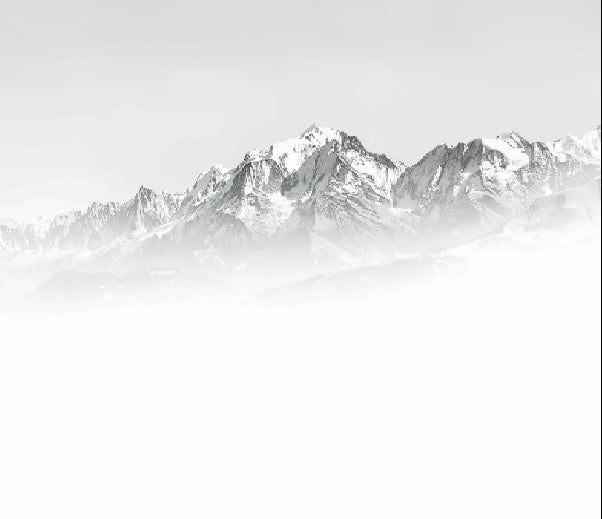 Papel pintado blanco y negro Mont Blanc en la niebla