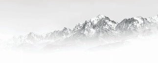 Papel pintado blanco y negro Mont Blanc en la niebla