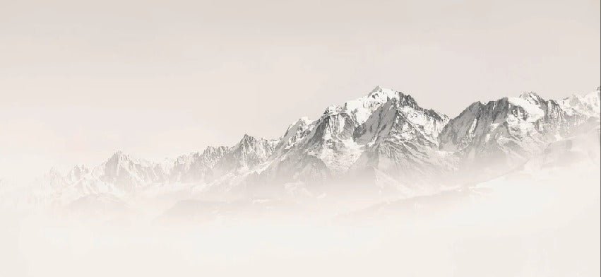 Papel pintado Mont Blanc en niebla sepia