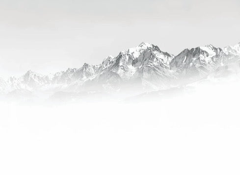 Papel pintado blanco y negro Mont Blanc en la niebla