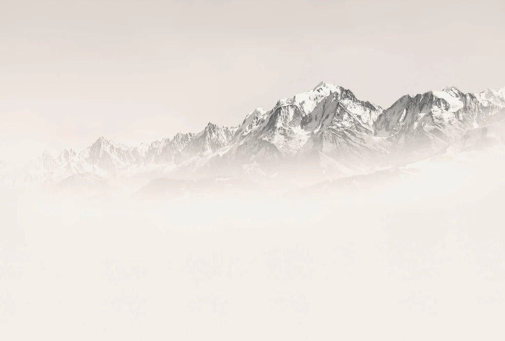 Papel pintado Mont Blanc en niebla sepia