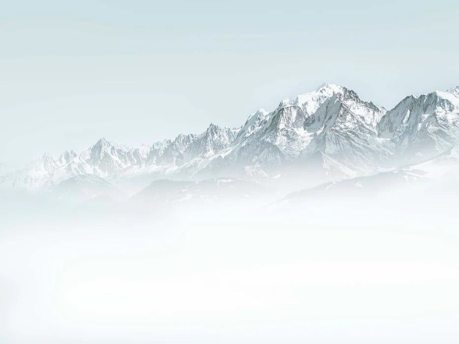 Papel pintado Mont Blanc en la niebla azul