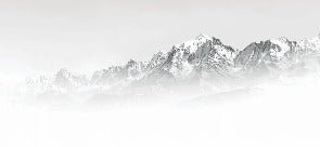 Papel pintado blanco y negro Mont Blanc en la niebla
