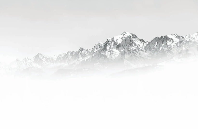 Papel pintado blanco y negro Mont Blanc en la niebla