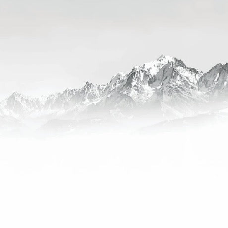 Papel pintado blanco y negro Mont Blanc en la niebla