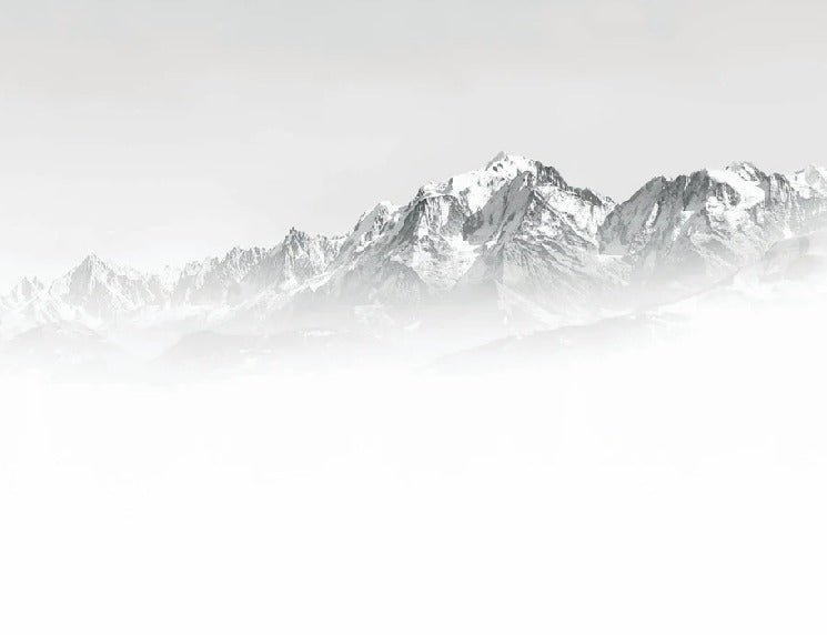 Papel pintado blanco y negro Mont Blanc en la niebla