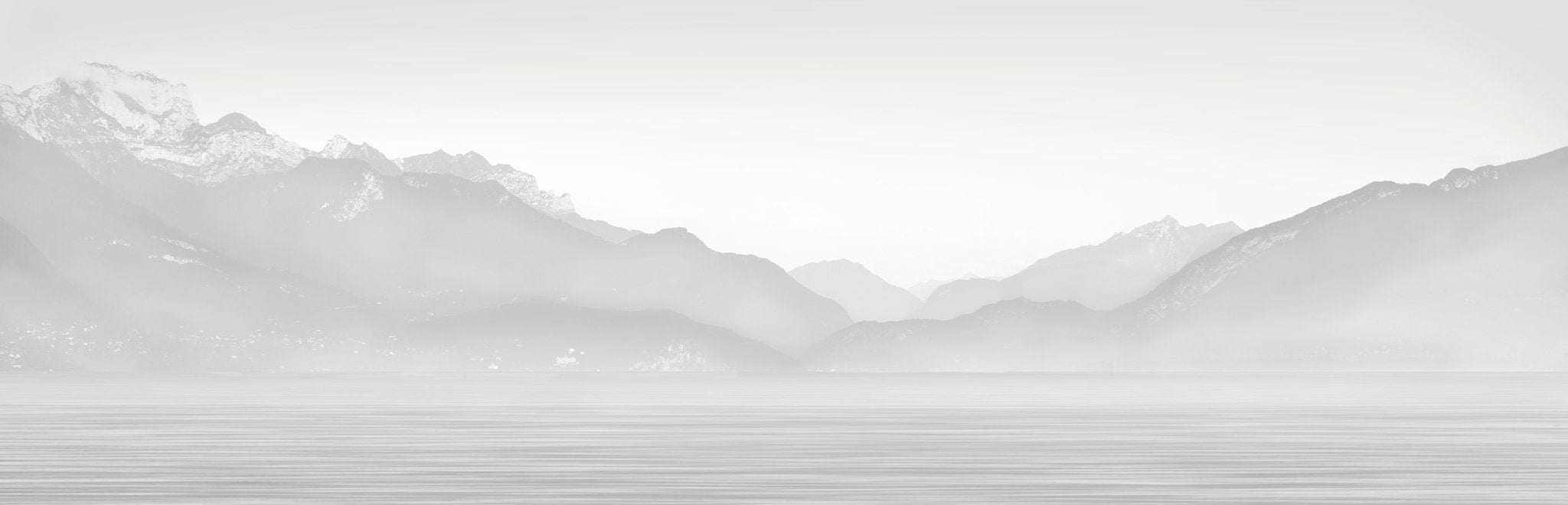 Papier peint Annecy et son lac paisible noir et blanc, mural concept, tendance