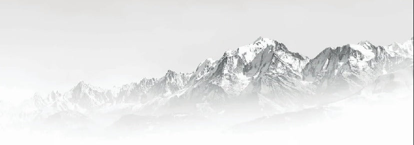Papel pintado blanco y negro Mont Blanc en la niebla