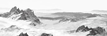 Papel pintado panorámico de montaña en blanco y negro