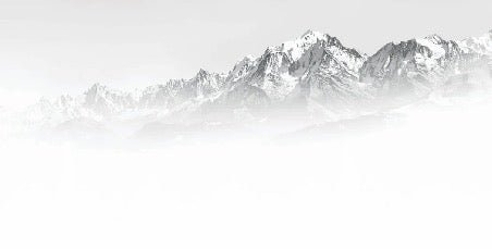 Papel pintado blanco y negro Mont Blanc en la niebla