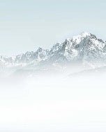 Fondo de Mont Blanc en la niebla