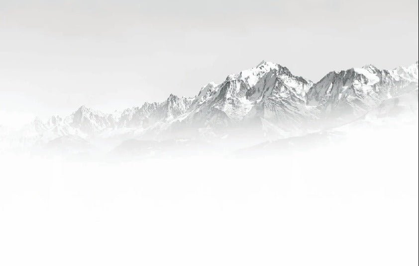 Papel pintado blanco y negro Mont Blanc en la niebla