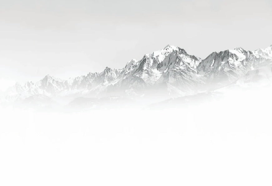Papel pintado blanco y negro Mont Blanc en la niebla