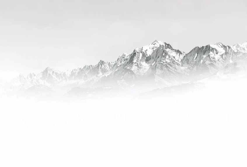 Papel pintado blanco y negro Mont Blanc en la niebla