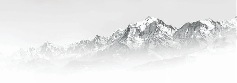 Papel pintado blanco y negro Mont Blanc en la niebla